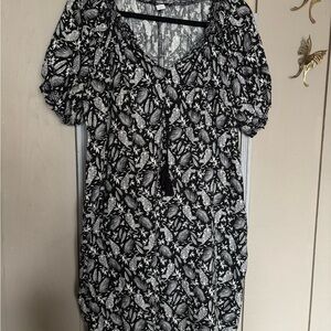 Old Navy Black and White Puff Sleeve Blouse